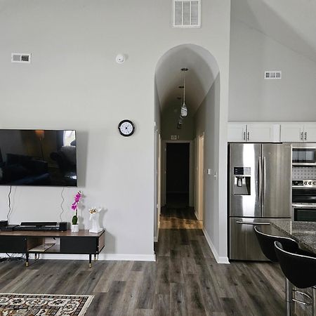 New 3Bd Home Near Downtown Indy インディアナポリス エクステリア 写真